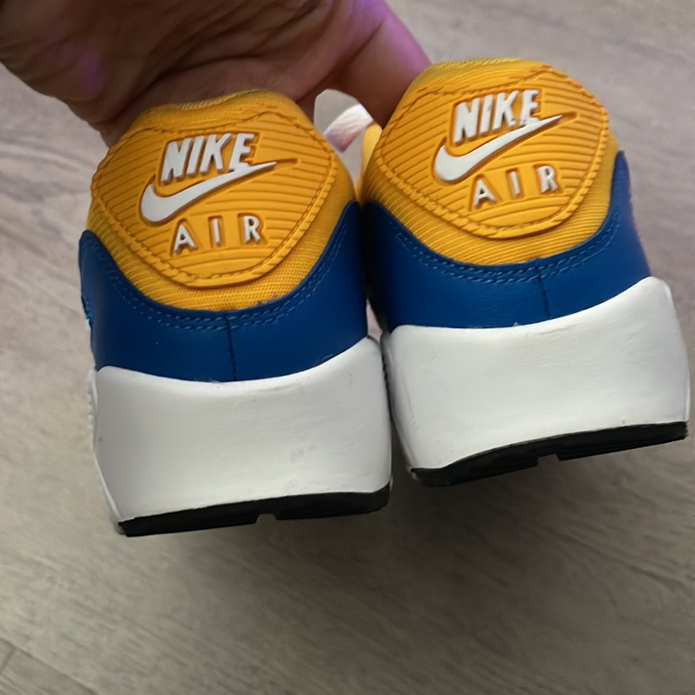 Womens Nike sneaker 5Y - Picture 3 of 3
